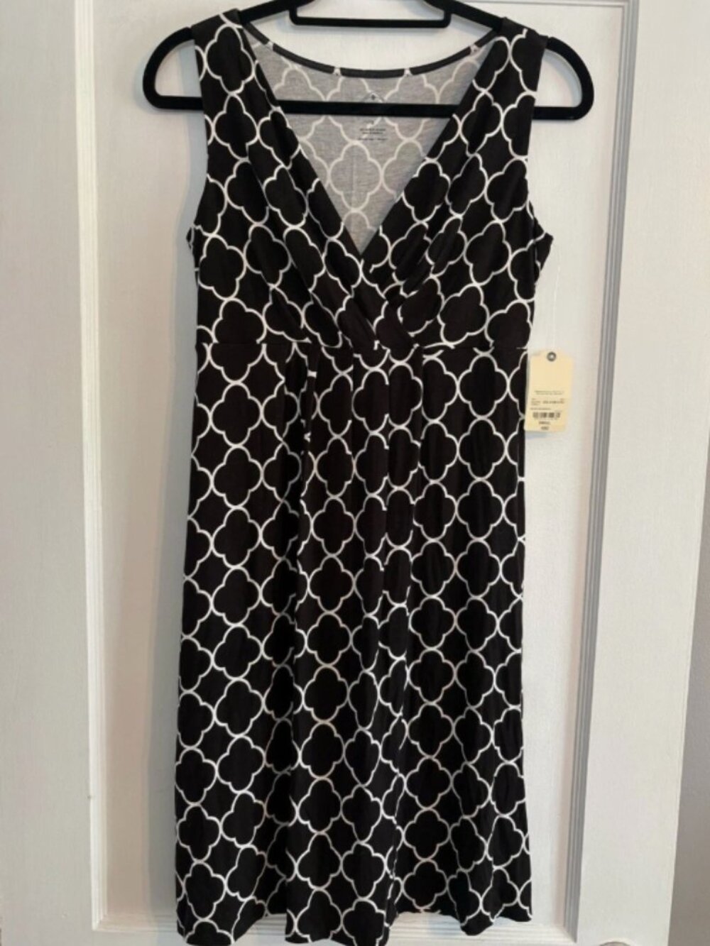 NWT St.John's Bay Black and White Patterned V-Neck Sleeveless Dress Size Small